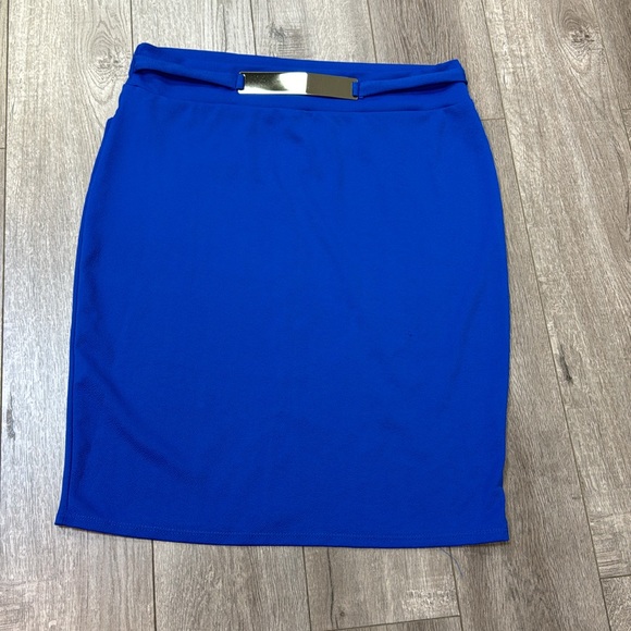 DGNY blue skirt with split on the back small snag on the front that barely 1x - Picture 3 of 4